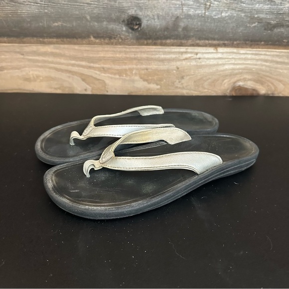 Olukai Kulapa Kai Silver Metallic Slip On Flip Flop Sandal Women’s Size 8 - Picture 1 of 10